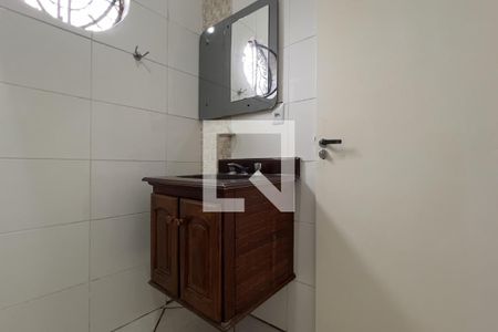 Banheiro de casa para alugar com 1 quarto, 60m² em Jardim Santa Clara, Guarulhos