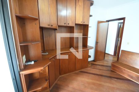 Sala de TV de apartamento à venda com 4 quartos, 165m² em Cambuí, Campinas