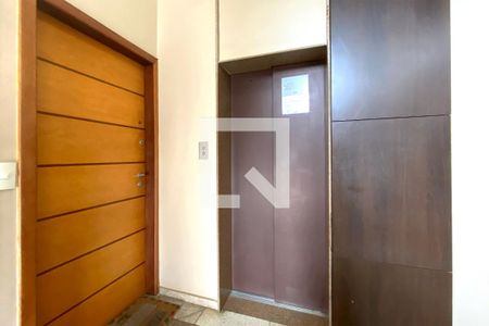 Hall - Elevador de apartamento à venda com 3 quartos, 126m² em Buritis, Belo Horizonte