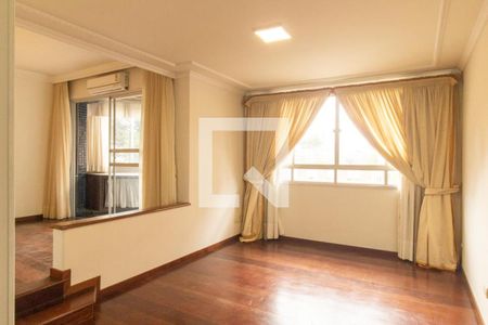 Sala  de apartamento para alugar com 3 quartos, 160m² em Centro, Curitiba