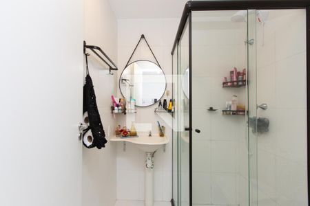 Banheiro Social de kitnet/studio para alugar com 1 quarto, 26m² em Jardim Helena, São Paulo