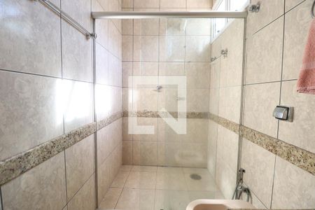 Banheiro Social de casa para alugar com 4 quartos, 240m² em Jardim Karaíba, Uberlândia