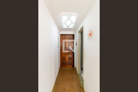 Hall de entrada de apartamento à venda com 3 quartos, 72m² em Vila Bancaria, São Paulo