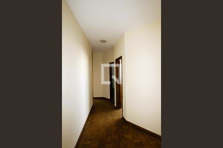 Corredor de apartamento para alugar com 2 quartos, 100m² em Calafate, Belo Horizonte