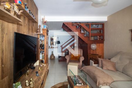 Sala de casa de condomínio para alugar com 3 quartos, 180m² em Guarujá, Porto Alegre