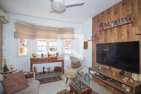 Sala de casa de condomínio para alugar com 3 quartos, 180m² em Guarujá, Porto Alegre