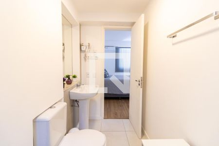 Banheiro Social de kitnet/studio para alugar com 1 quarto, 30m² em Centro Histórico, Porto Alegre