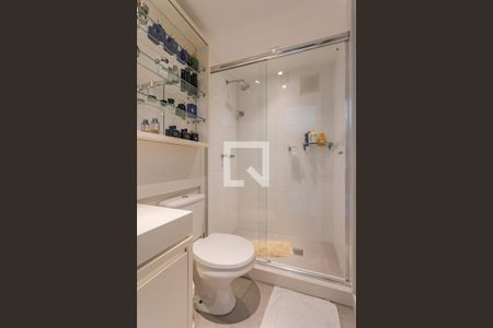 Banheiro de apartamento à venda com 1 quarto, 56m² em Petrópolis, Porto Alegre