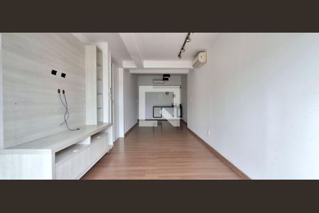 Sala de casa de condomínio para alugar com 2 quartos, 80m² em Trindade, Florianópolis