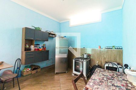 Cozinha de casa para alugar com 1 quarto, 50m² em Vila Carmosina, São Paulo