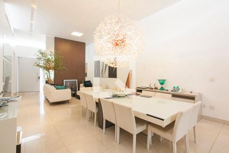Sala de casa de condomínio para alugar com 4 quartos, 310m² em Jardim Karaíba, Uberlândia