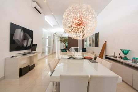 Sala de casa de condomínio para alugar com 4 quartos, 310m² em Jardim Karaíba, Uberlândia
