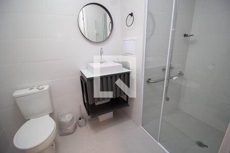Banheiro de kitnet/studio para alugar com 1 quarto, 27m² em Vila Primavera, São Paulo