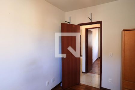 Quarto de apartamento à venda com 2 quartos, 55m² em Sagrada Família, Belo Horizonte