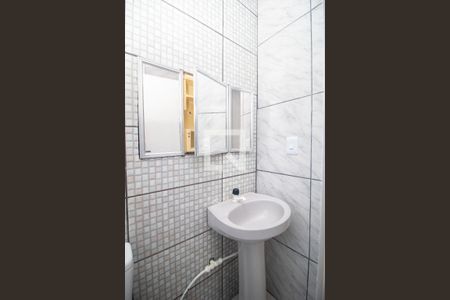 Banheiro de casa para alugar com 3 quartos, 100m² em Vila João Pessoa, Porto Alegre