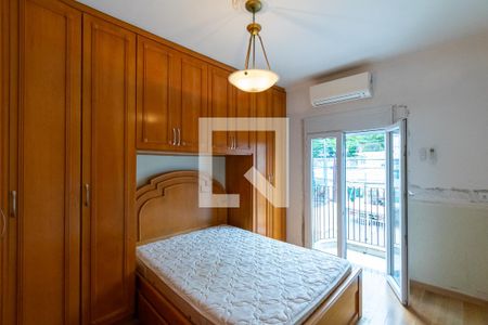 Suíte  de casa à venda com 3 quartos, 175m² em Vila Mira, São Paulo