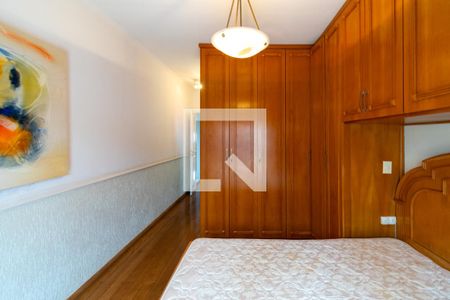 Suíte  de casa à venda com 3 quartos, 175m² em Vila Mira, São Paulo