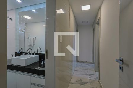 Corredor de apartamento à venda com 3 quartos, 110m² em Carmo, Belo Horizonte