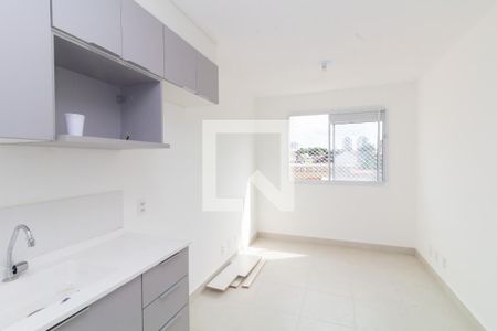 Sala/Cozinha de apartamento para alugar com 2 quartos, 31m² em Vila Carmosina, São Paulo