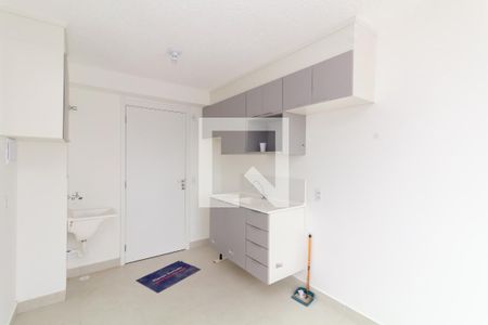 Sala/Cozinha de apartamento para alugar com 2 quartos, 31m² em Vila Carmosina, São Paulo