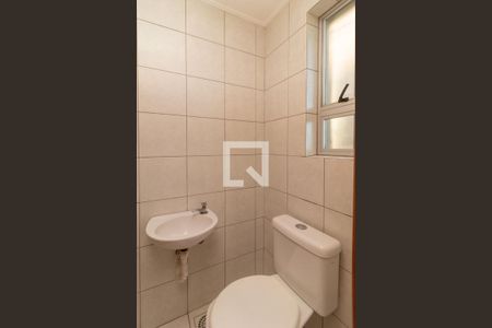 Banheiro de apartamento à venda com 2 quartos, 61m² em São Sebastião, Porto Alegre