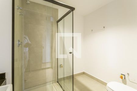 Banheiro de kitnet/studio para alugar com 1 quarto, 22m² em Indianópolis, São Paulo