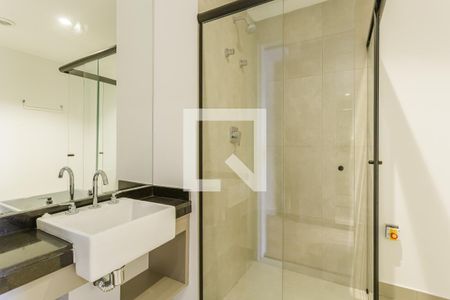 Banheiro de kitnet/studio para alugar com 1 quarto, 22m² em Indianópolis, São Paulo