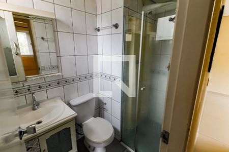Banheiro de apartamento para alugar com 2 quartos, 49m² em Conjunto Promorar Raposo Tavares, São Paulo