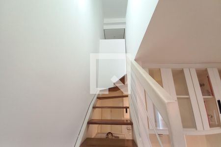 Escada  de apartamento à venda com 1 quarto, 70m² em Cambuí, Campinas