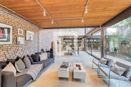 Casa à venda com 5 quartos, 600m² em Santo Amaro, São Paulo