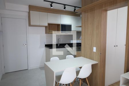Sala/Cozinha de apartamento para alugar com 2 quartos, 38m² em Vila Isa, São Paulo