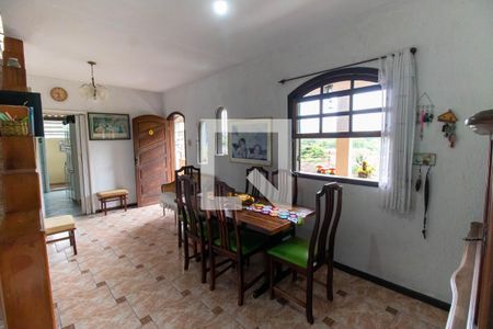 Sala de casa à venda com 2 quartos, 244m² em Sapê, Niterói