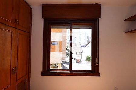 Quarto 1 de apartamento para alugar com 2 quartos, 142m² em Bela Vista, Porto Alegre