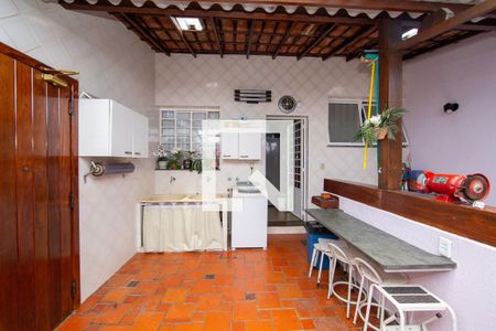 Casa à venda com 8 quartos, 530m² em Camargos, Belo Horizonte