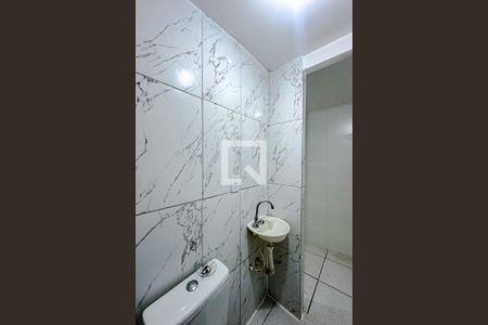 Banheiro de apartamento para alugar com 1 quarto, 10m² em Quarta Parada, São Paulo