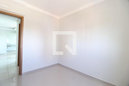 Quarto  de apartamento para alugar com 2 quartos, 70m² em Santa Mônica, Uberlândia