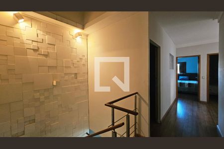 Escada de casa para alugar com 4 quartos, 250m² em Jardim Quintas das Videiras, Jundiaí