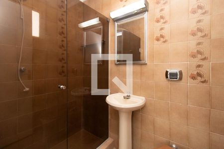 Banheiro de apartamento para alugar com 1 quarto, 32m² em Santana, Porto Alegre