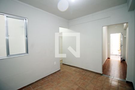 Sala de casa para alugar com 1 quarto, 50m² em Vista Alegre, Rio de Janeiro