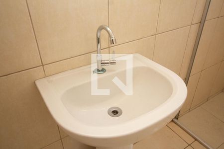 Banheiro Social de casa para alugar com 2 quartos, 180m² em Jardim Marisa, São Paulo