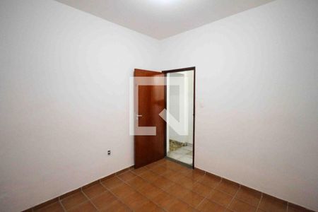 Casa à venda com 5 quartos, 250m² em Vila Antonieta, São Paulo