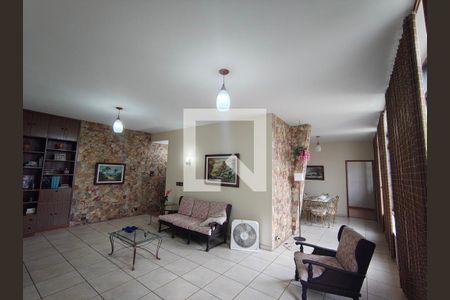 Casa à venda com 4 quartos, 265m² em Tanque, Rio de Janeiro