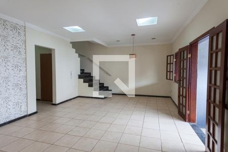 sala de casa à venda com 3 quartos, 180m² em Buritis, Belo Horizonte