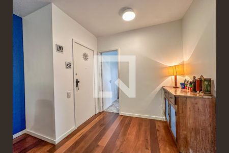 Entrada de apartamento para alugar com 1 quarto, 61m² em Cosme Velho, Rio de Janeiro