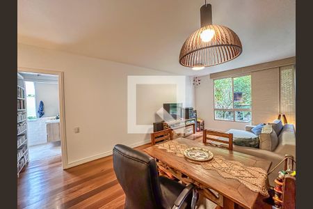 Sala de apartamento para alugar com 1 quarto, 61m² em Cosme Velho, Rio de Janeiro