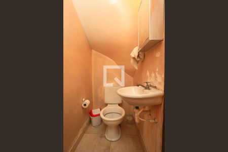 Lavabo de casa para alugar com 4 quartos, 70m² em Parque Pinheiros, Taboão da Serra