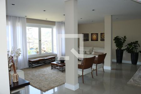 Casa de Condomínio para alugar com 3 quartos, 355m² em Jardim Indaia, Embu das Artes