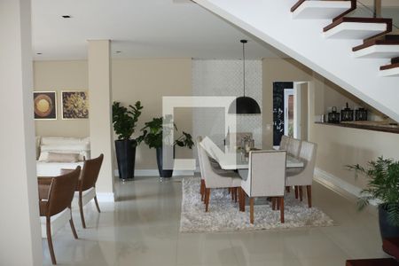 Casa de Condomínio para alugar com 3 quartos, 355m² em Jardim Indaia, Embu das Artes