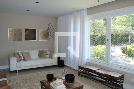 Sala de casa de condomínio para alugar com 3 quartos, 355m² em Jardim Indaia, Embu das Artes