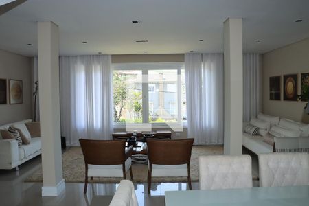 Casa de Condomínio para alugar com 3 quartos, 355m² em Jardim Indaia, Embu das Artes